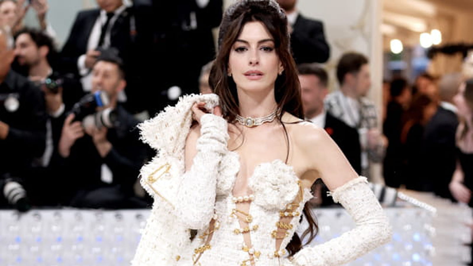 Anne Hathaway par Versace