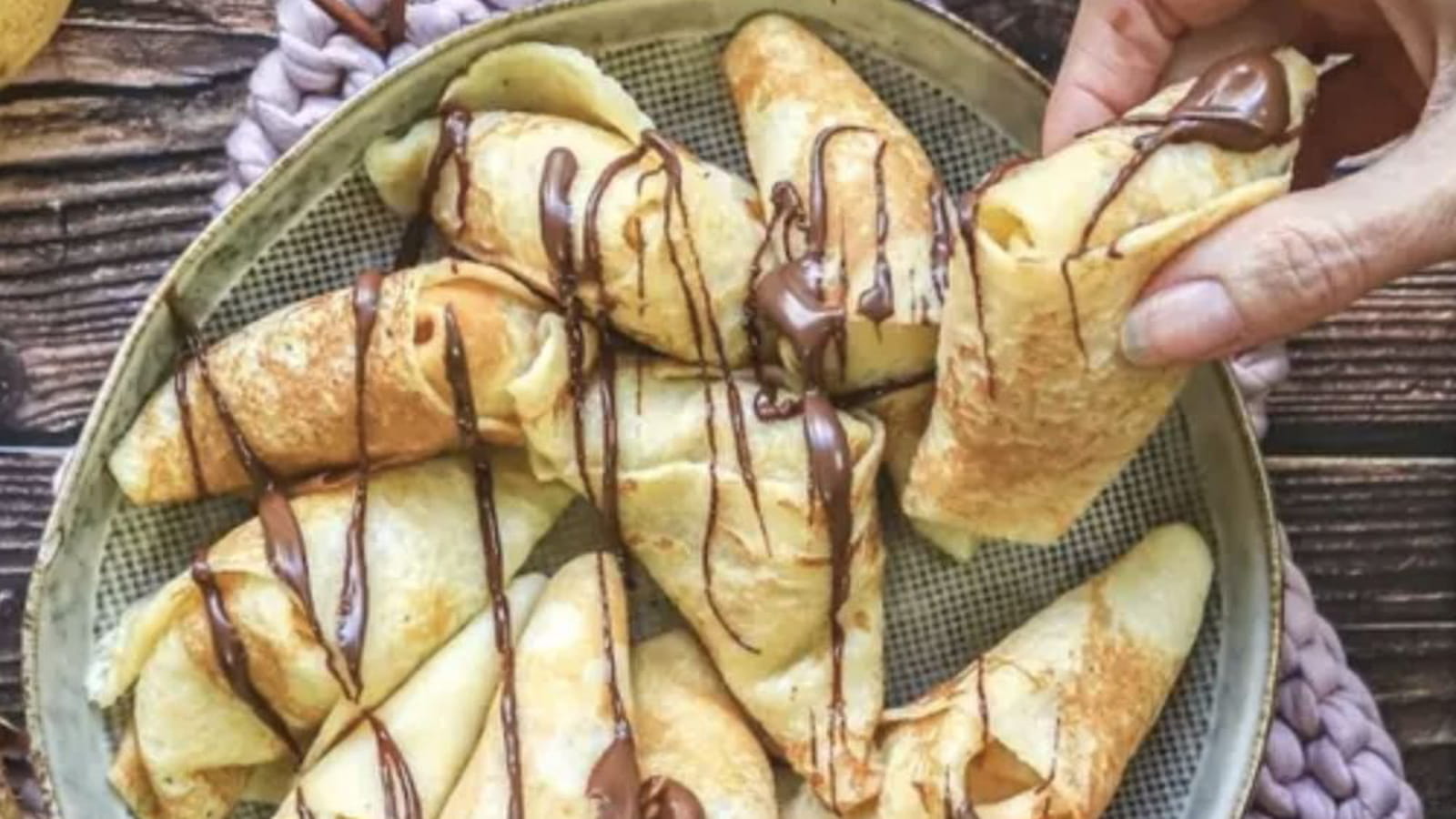 Crêpes samoussas aux poires et au Nutella®