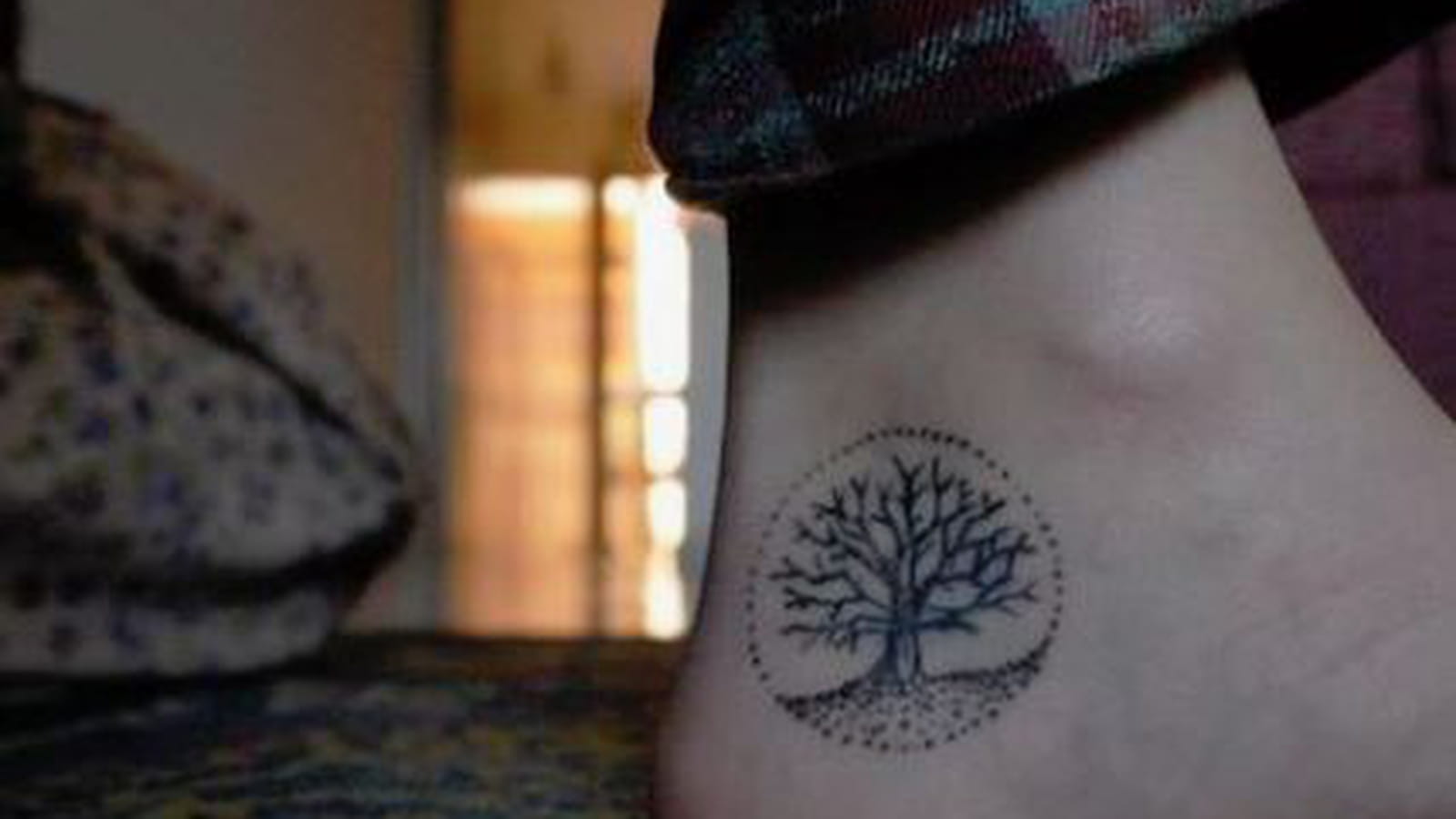 Arbre de vie délicat sur le talon