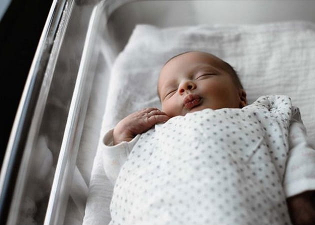 AUTOMATE CARL - RARE POUPÉE ANNÉES 50 QUI BERCE SON BÉBÉ