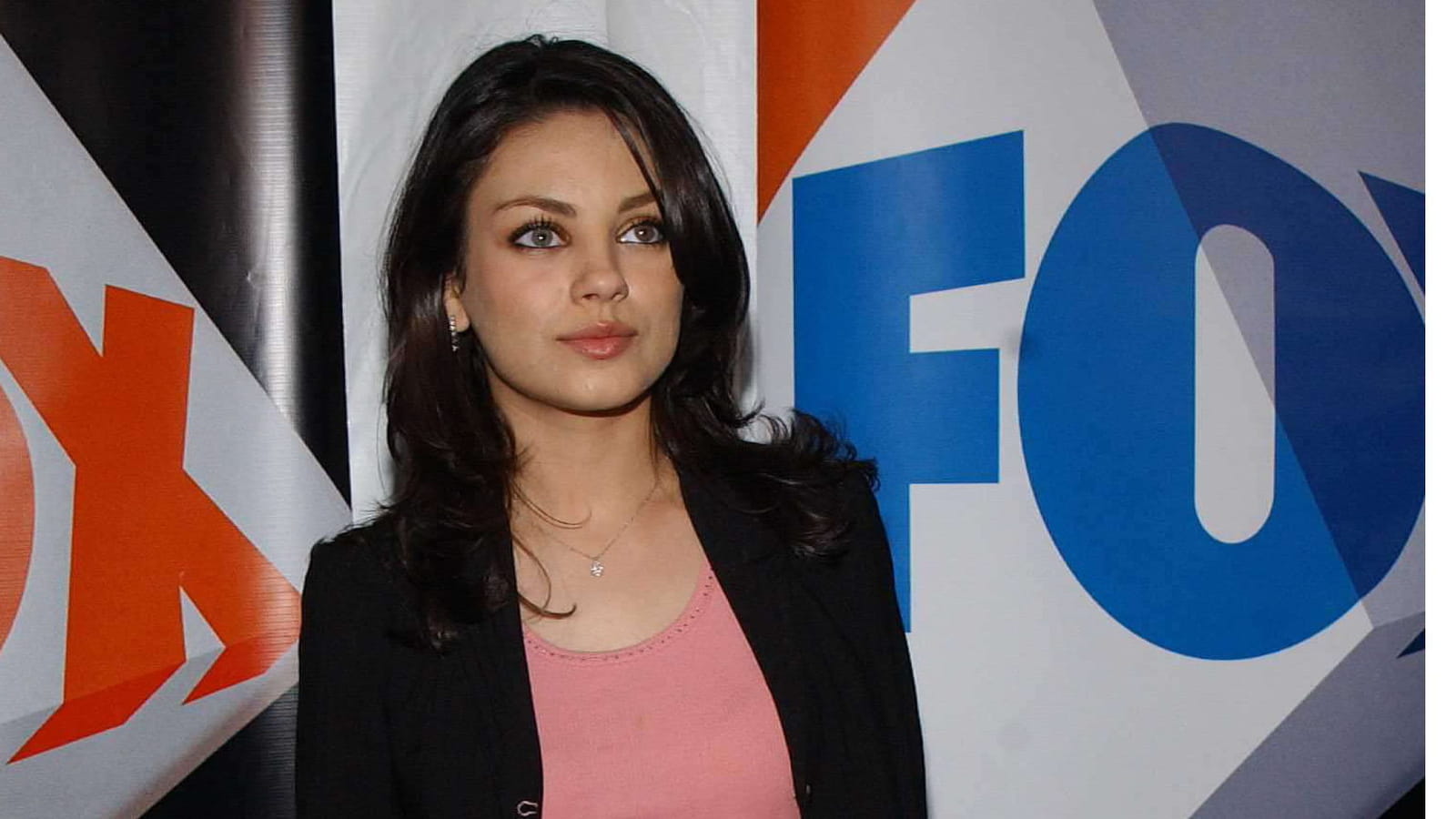 Mila Kunis le 21 mai 2004   