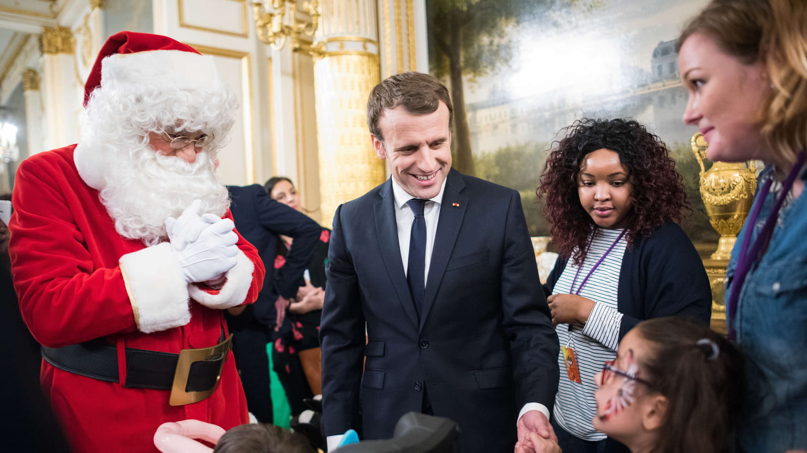 Brigitte et Emmanuel Macron vous invitent au Noël de l'Élysée [PHOTOS]