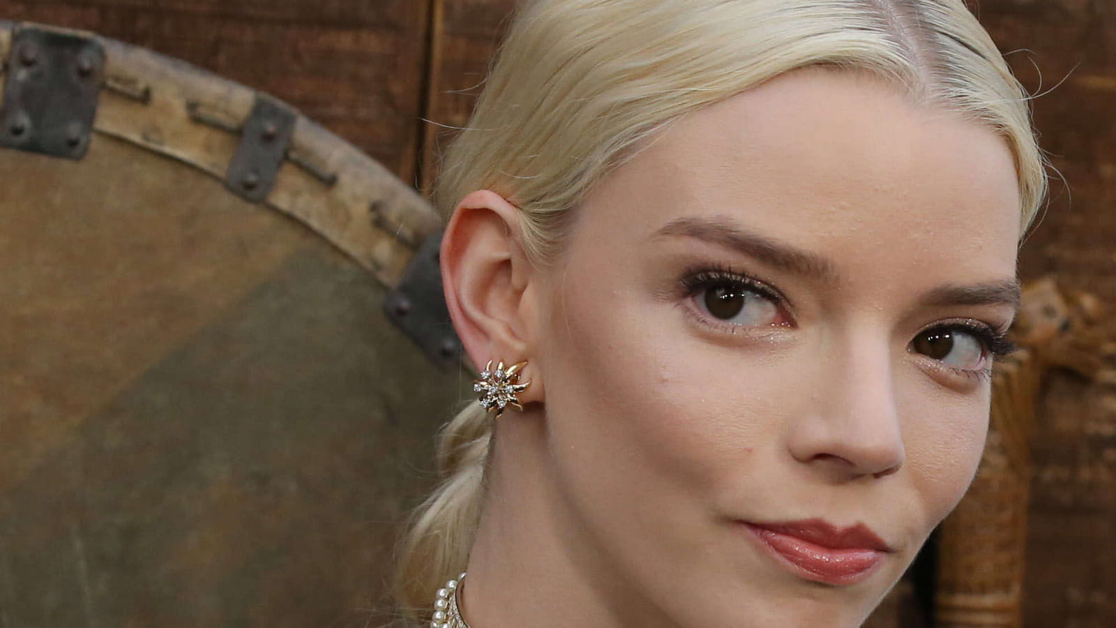 Anya Taylor-Joy maquillée subtilement