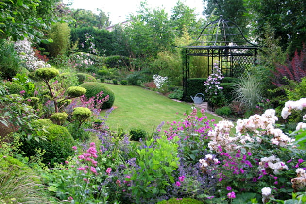Le kiosque du jardin du bas