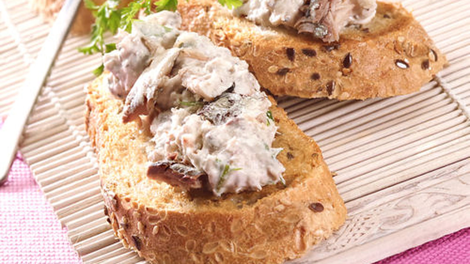 Toasts de rillettes de filet de sardines basilic et citron