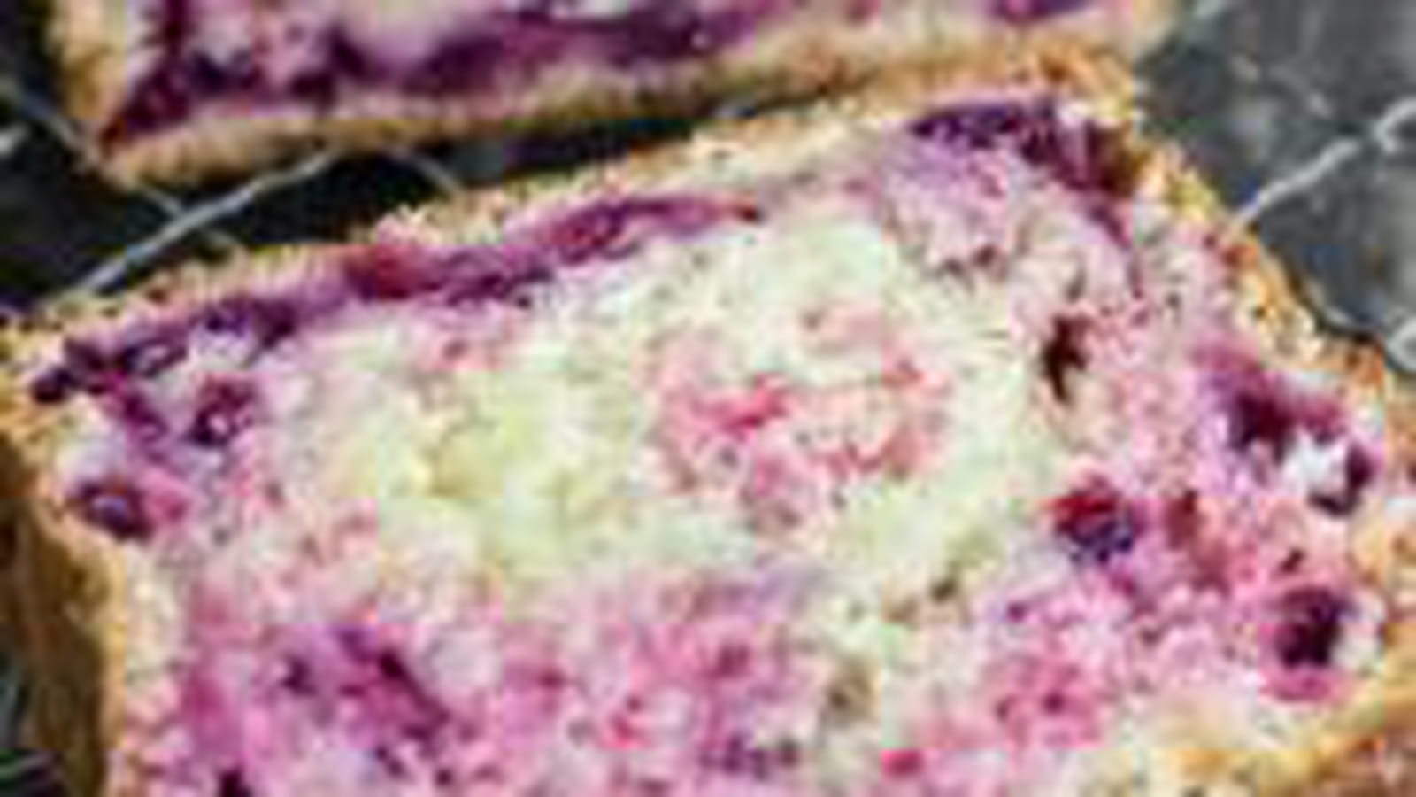 Cake marbré massepain et airelles