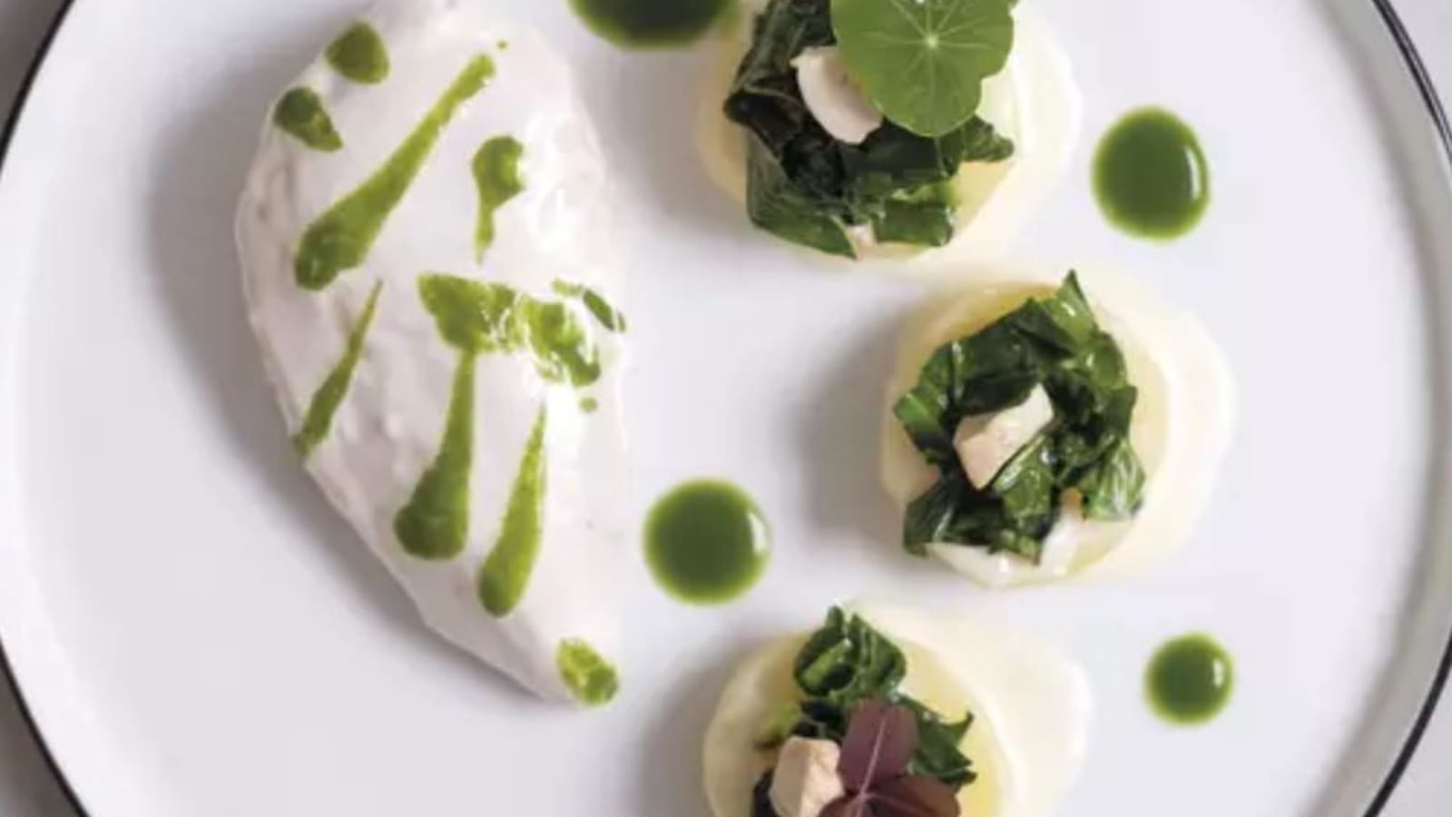 Poularde fermière pochée, crème d'ail et gratin dauphinois par Pierre Augé