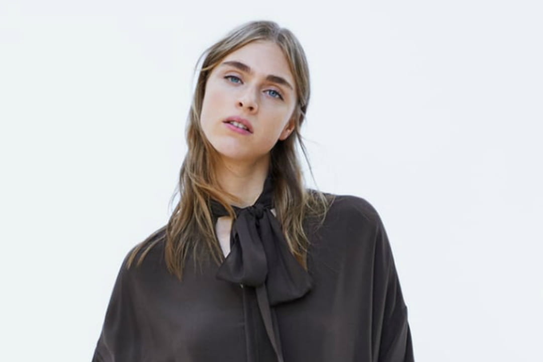 Blouse avec n??ud de Zara