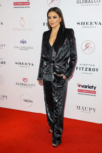 Eva Longoria en costume brillant