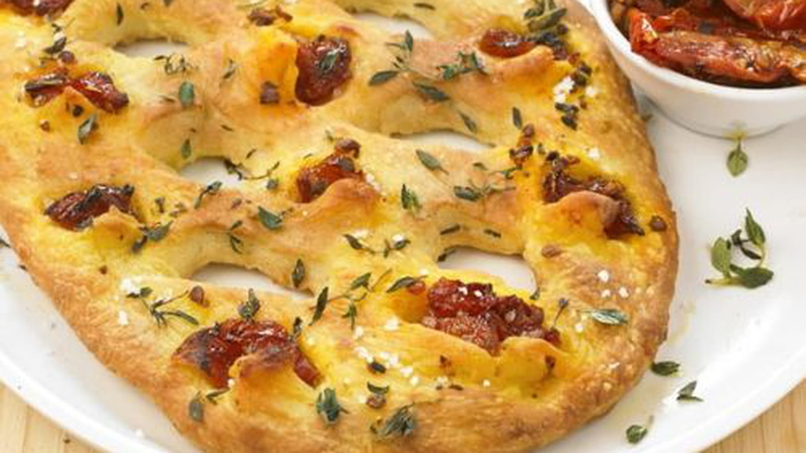 Fougasse aux tomates confites et thym sur sa pâte à pizza au Levain Croustipate