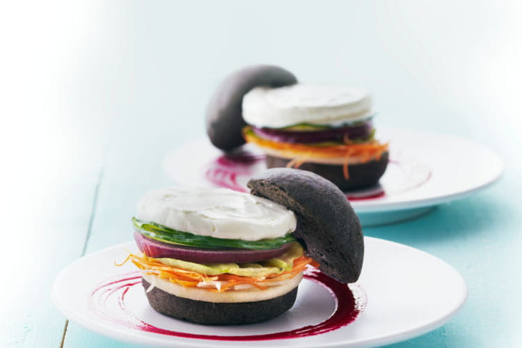 Recette de Miniburger primeur au St Môret et ketchup de betterave