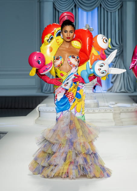 Look 63&nbsp;du d&eacute;fil&eacute; Moschino