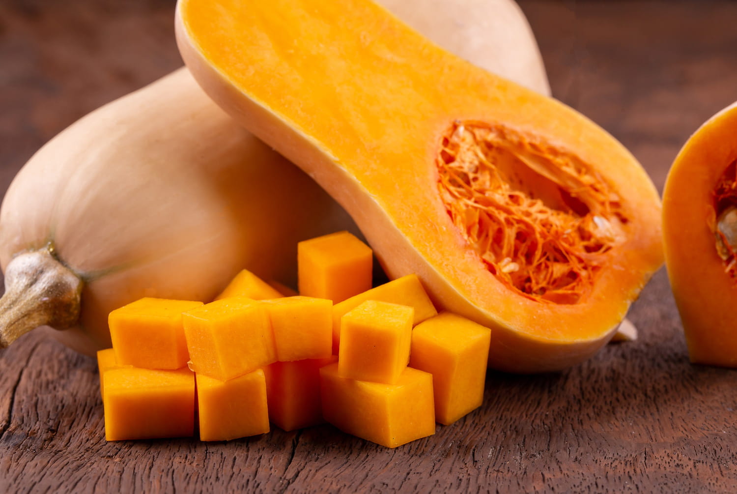 La peau se décolle toute seule : pour éplucher une courge butternut sans effort, les chefs font ça