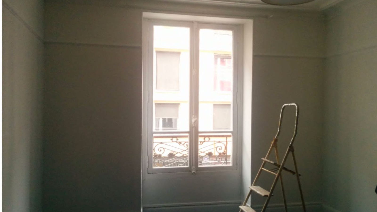 Salon avant côté fenêtre