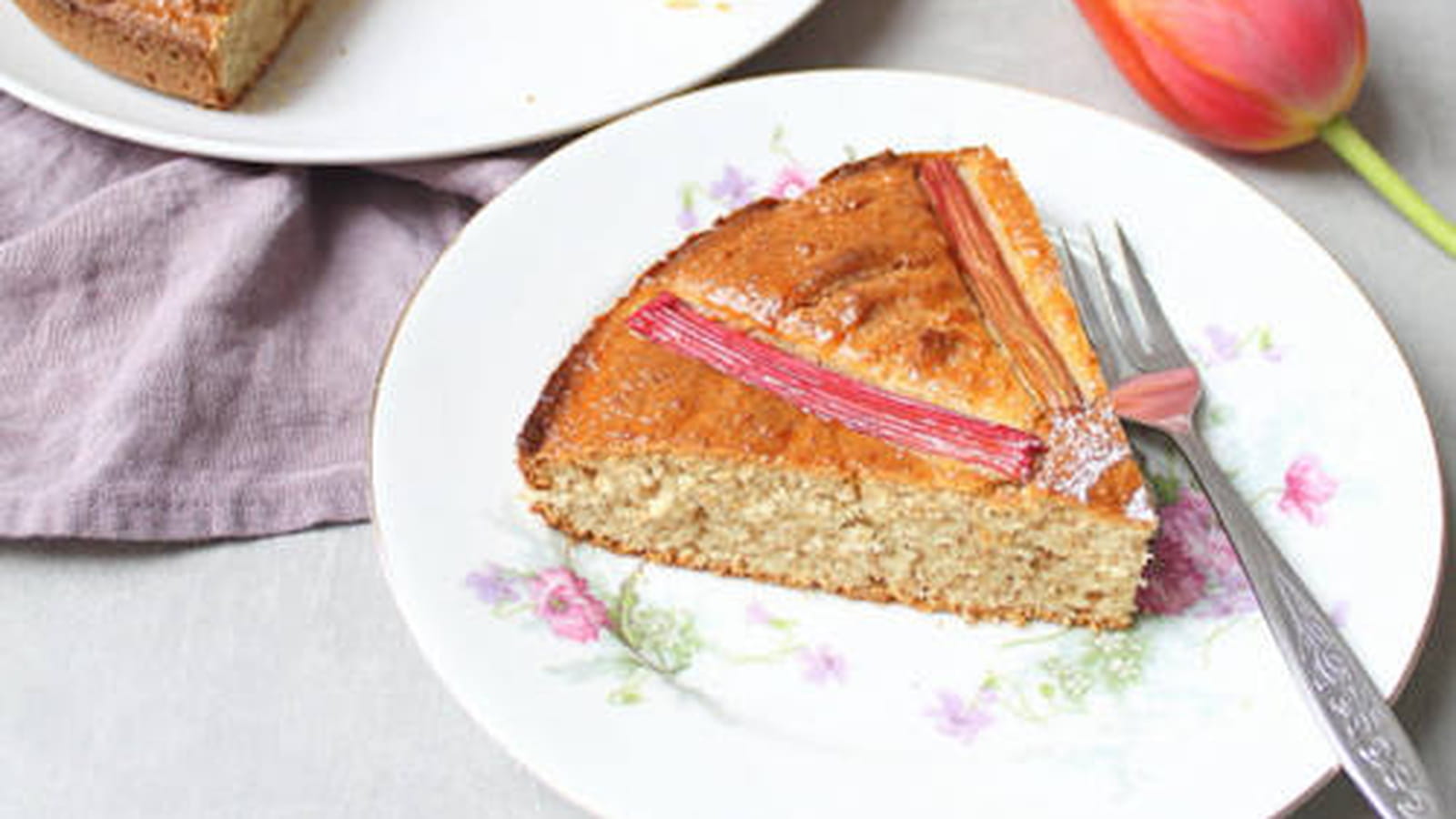 Gâteau moelleux rhubarbe et macis (vegan)