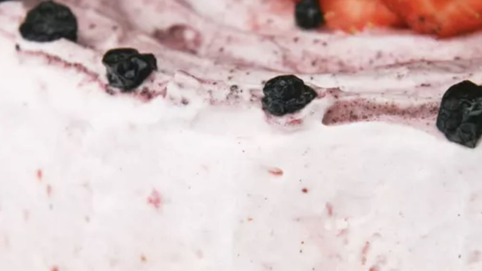 Entremets glacé aux fraises