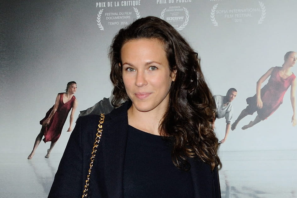 Lorie, magn&eacute;tique avec sa coloration brune intense