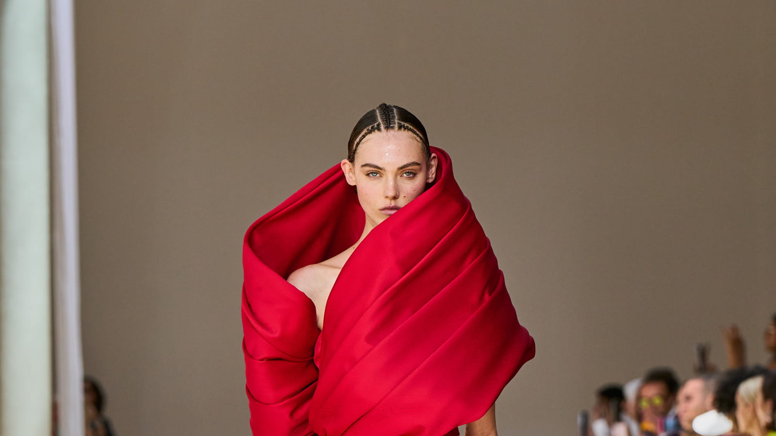 Look 10