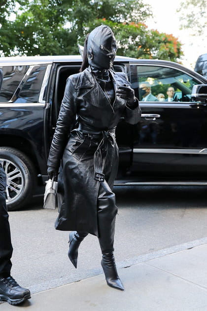 Kim Kardashian en ensemble Balenciaga