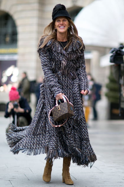 Anna Dello Russo, joueuse dans les rues de Paris