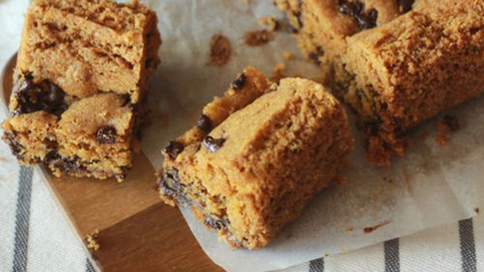 Blondies aux pépites de chocolat noir et pralin
