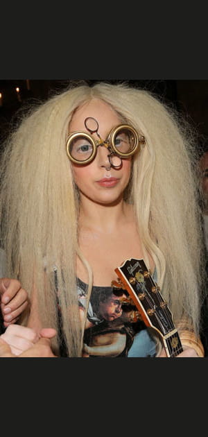 Les cheveux cr&ecirc;p&eacute;s de Lady Gaga