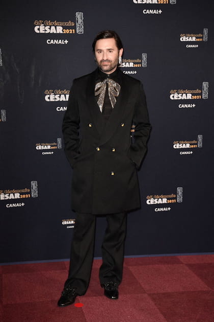 Nicolas Maury en costume Lanvin