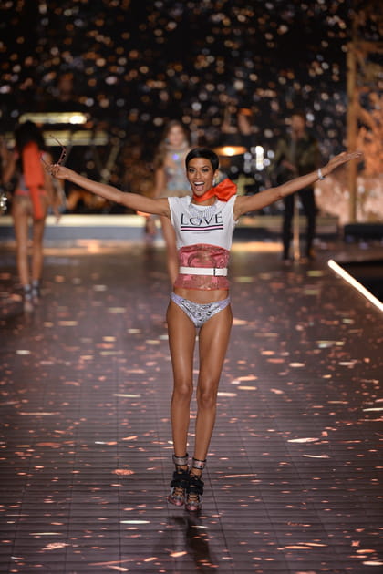 Jourdana Phillips&nbsp;au d&eacute;fil&eacute; Victoria's Secret 2018