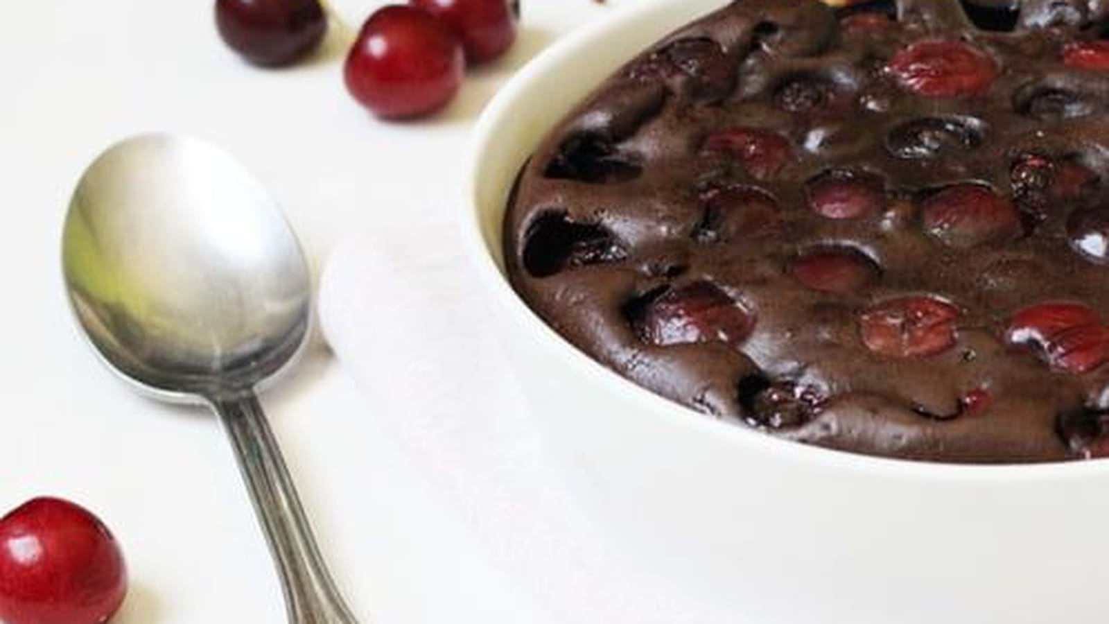 Clafoutis pancake aux cerises et chocolat