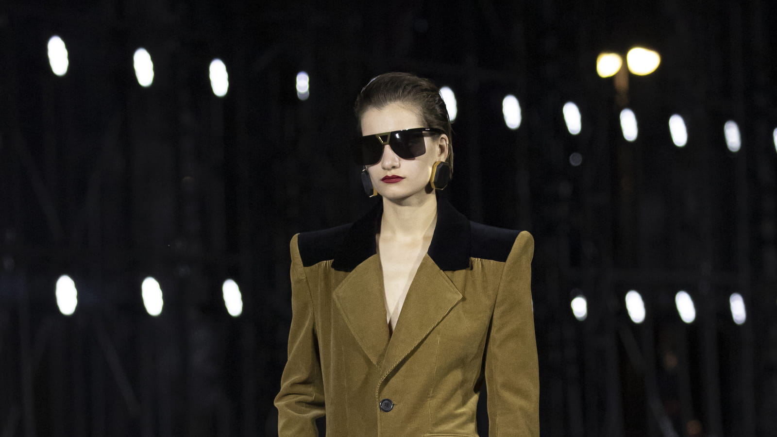 Look 15