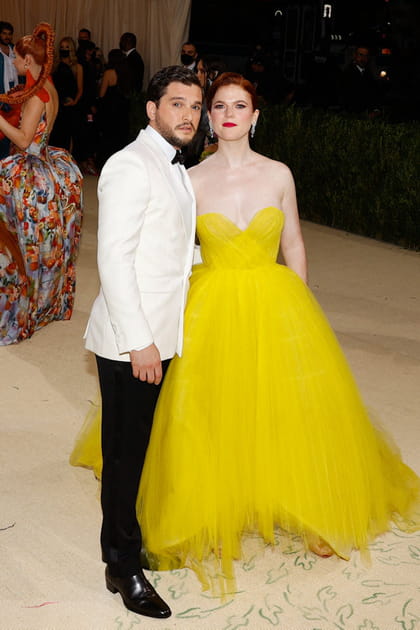 Kit Harington en Saint Laurent et Rose Leslie en Oscar de la Renta