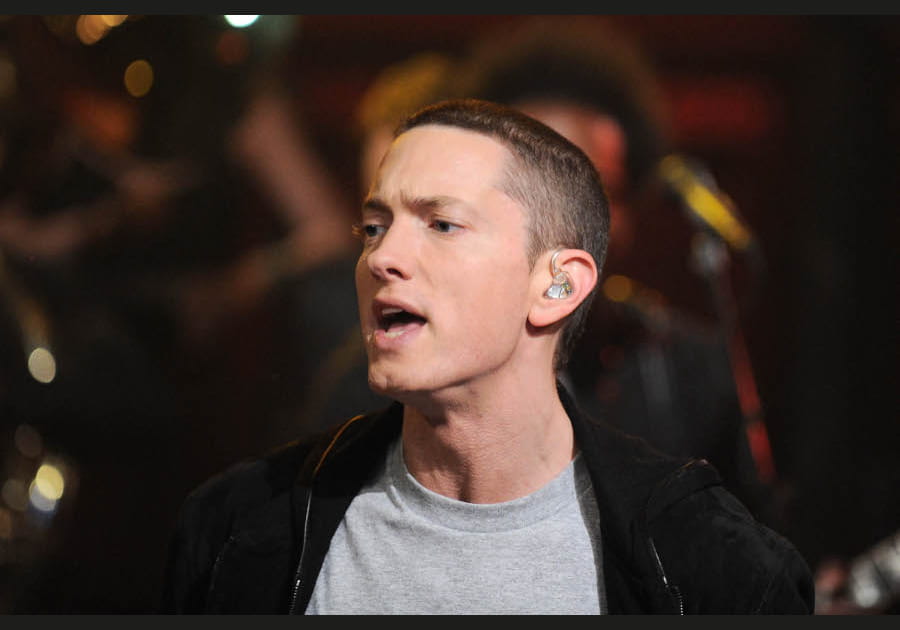 Les cheveux bruns d'Eminem