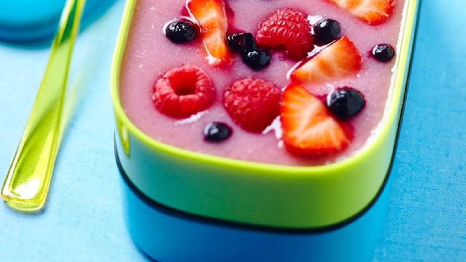Soupe de pêche aux fruits rouges