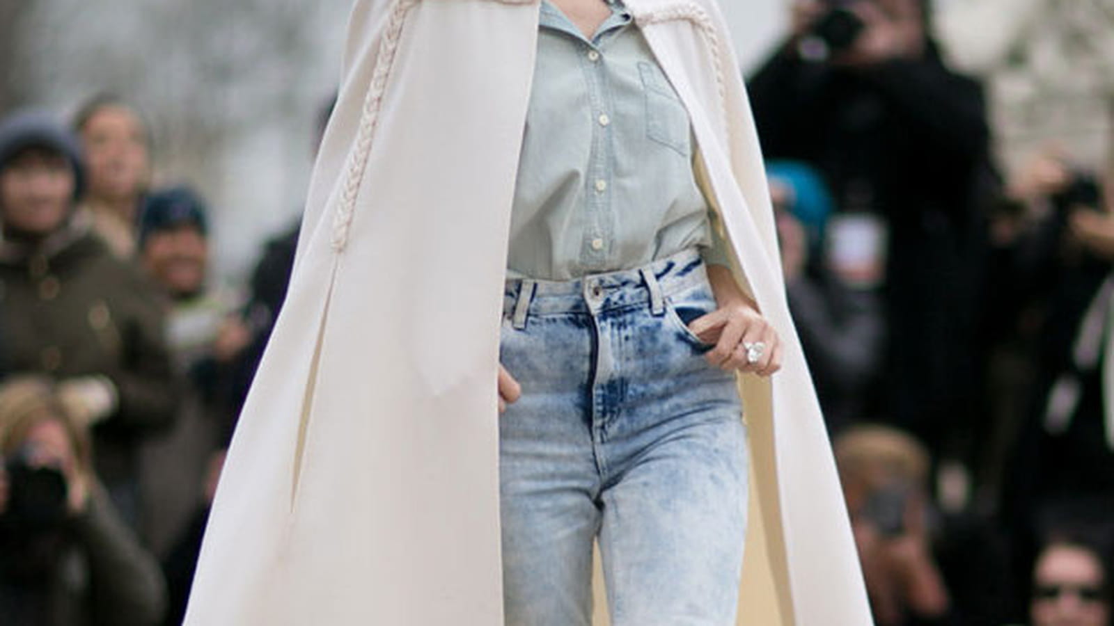 Maxi-cape