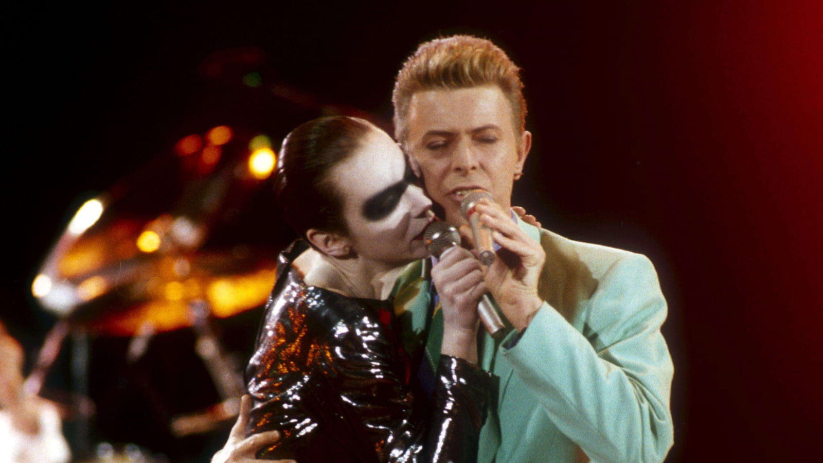 Avec Annie Lennox, hommage à Freddie Mercury, avril 1992
