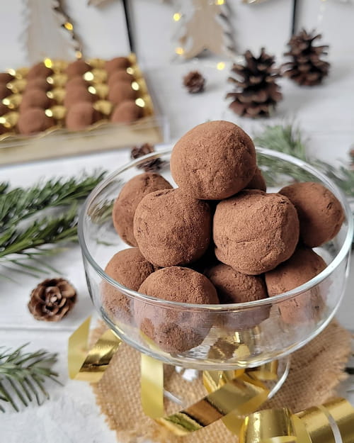 Truffes au chocolat, crème de marrons et orange