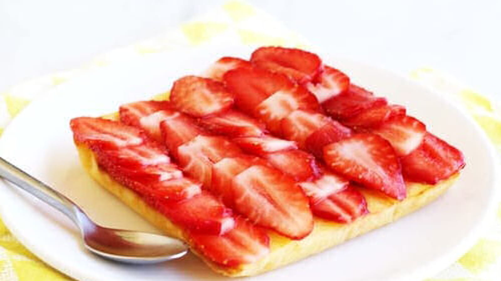 Fondant au citron et fraises fraîches
