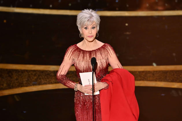 Jane Fonda adopte une nouvelle couleur de cheveux !