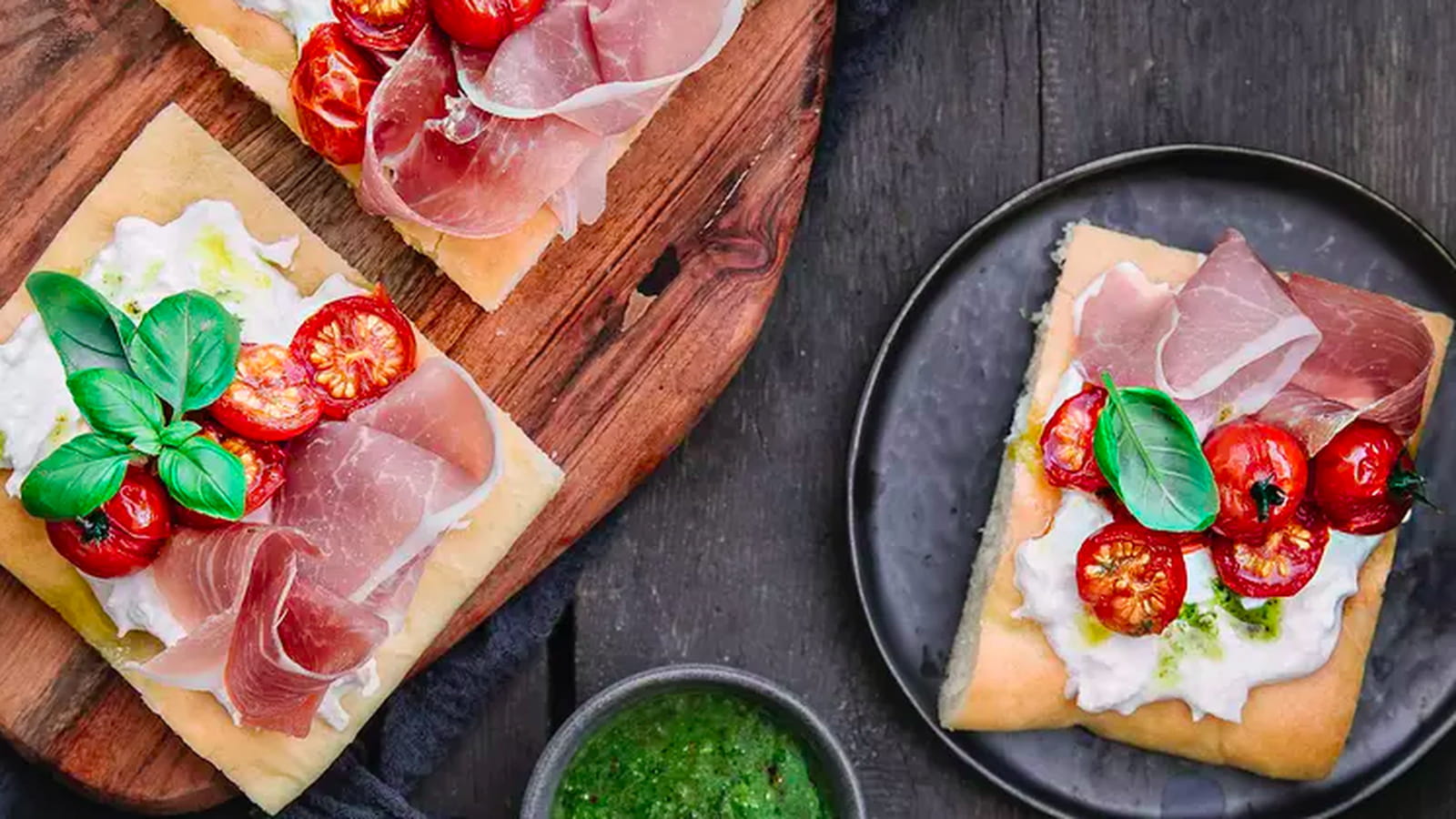 Focaccia aux tomates cerises et chiffonades de jambon cru Aoste
