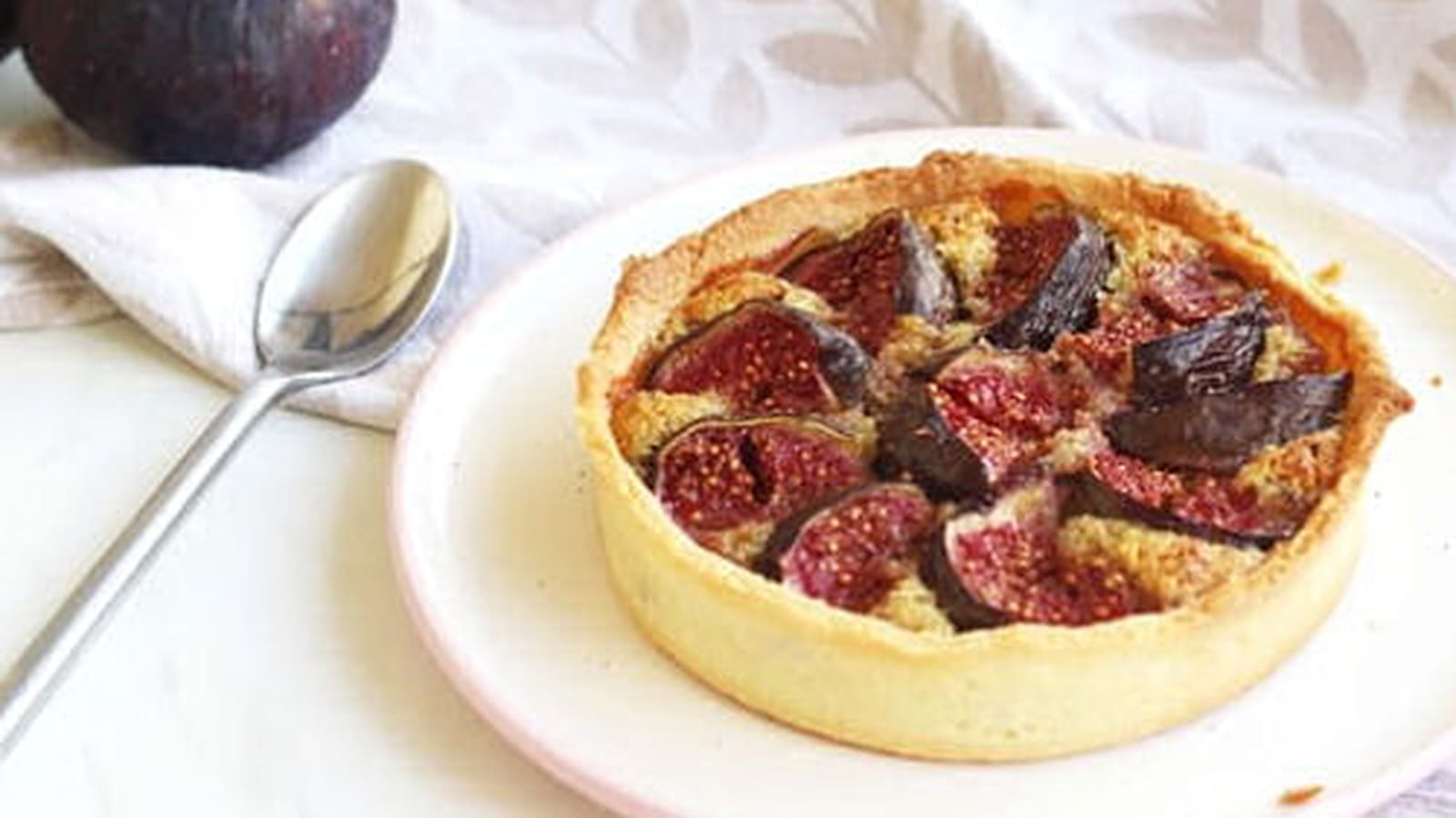 Tarte amandine aux figues et à la pistache