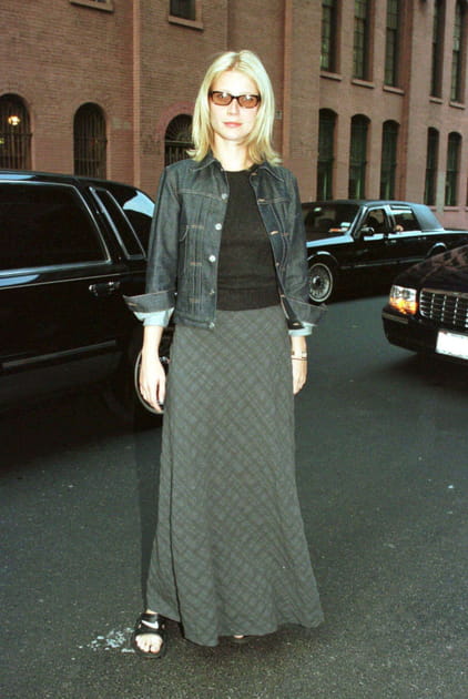 Gwyneth Paltrow en veste en denim et jupe longue
