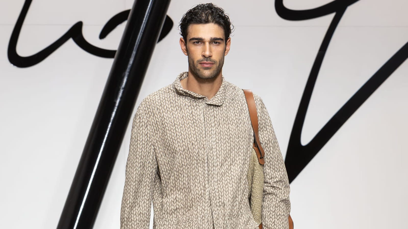 Look 16