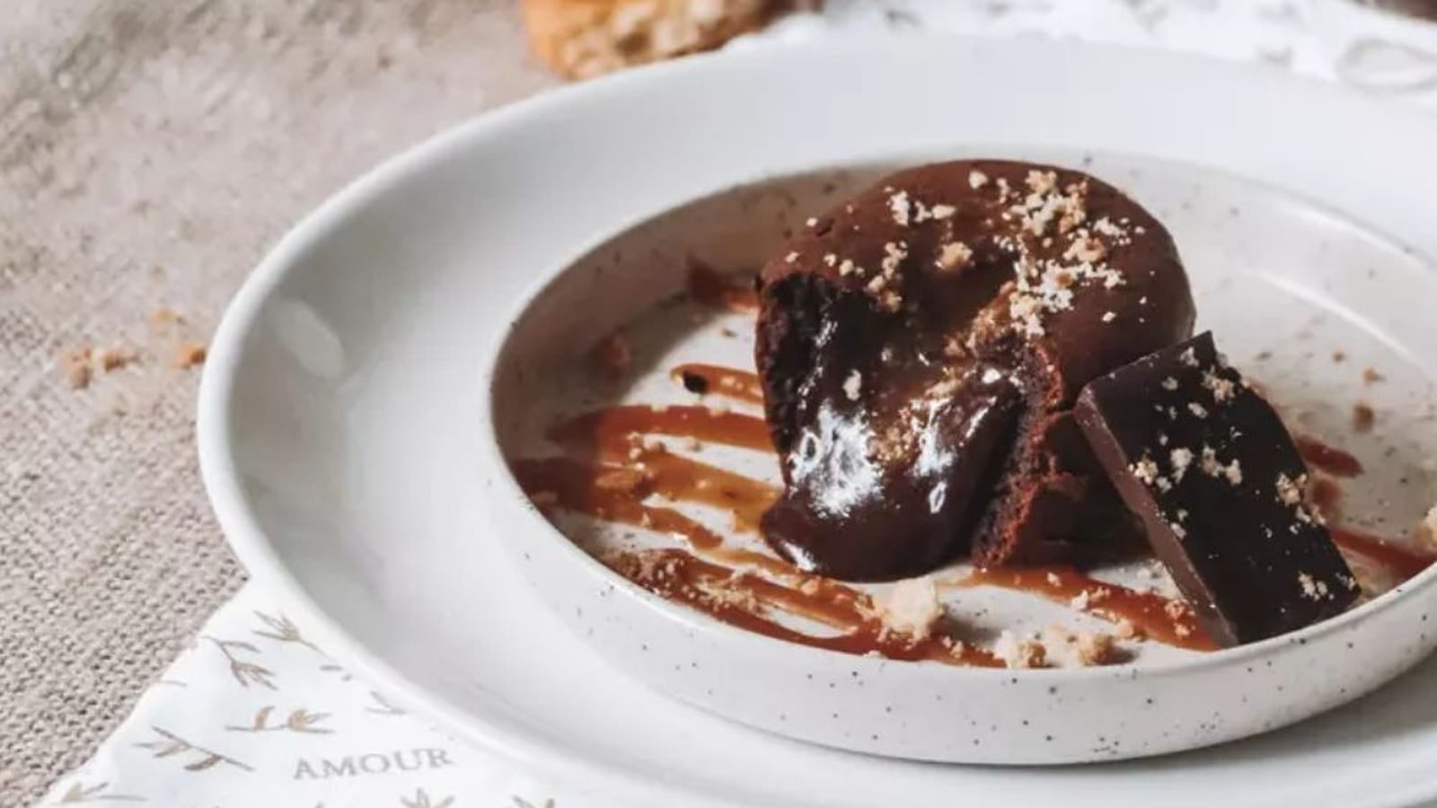 Cœur coulant chocolat, palets bretons et caramel beurre salé