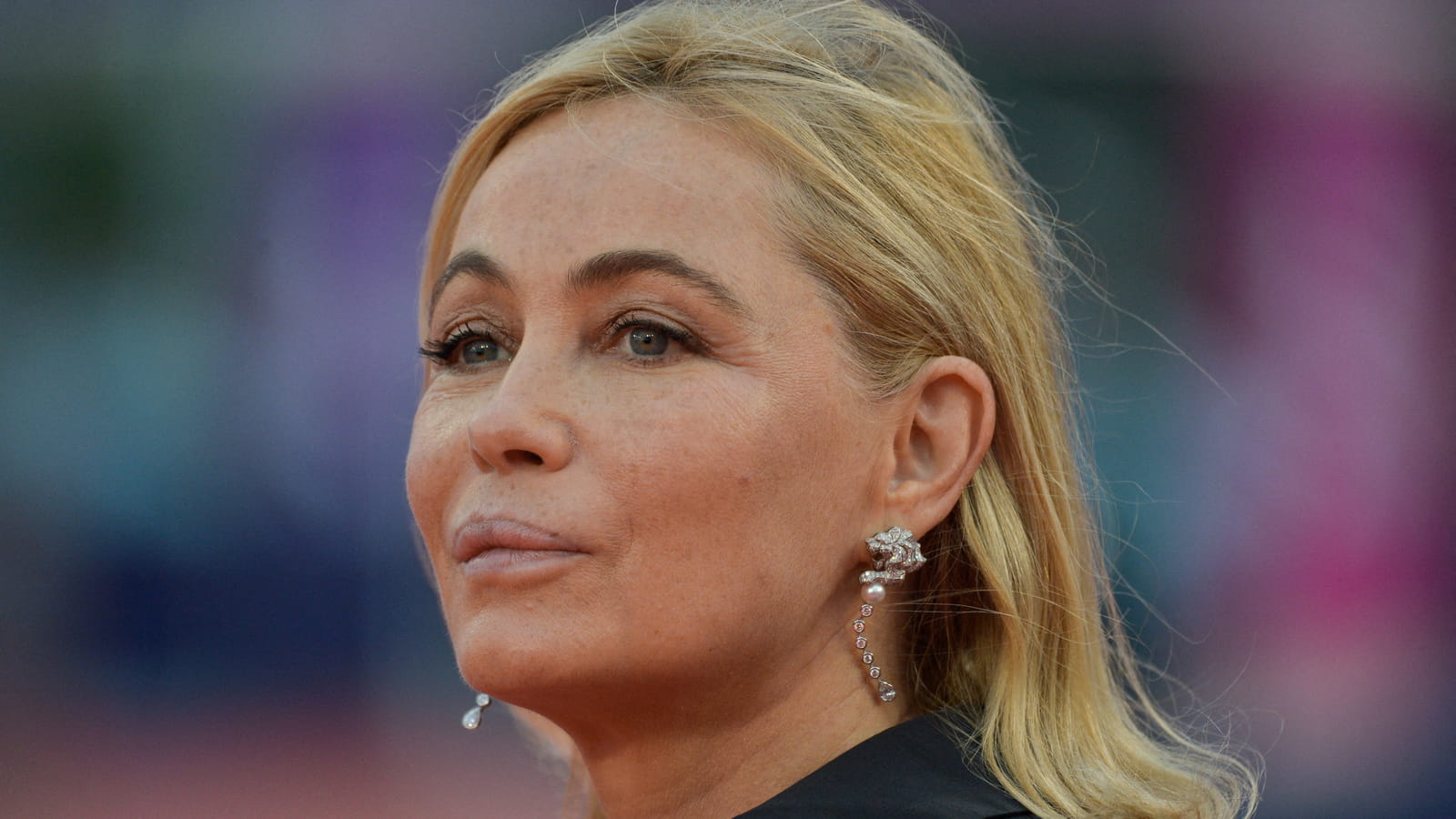 Emmanuelle Béart maquillée sobrement