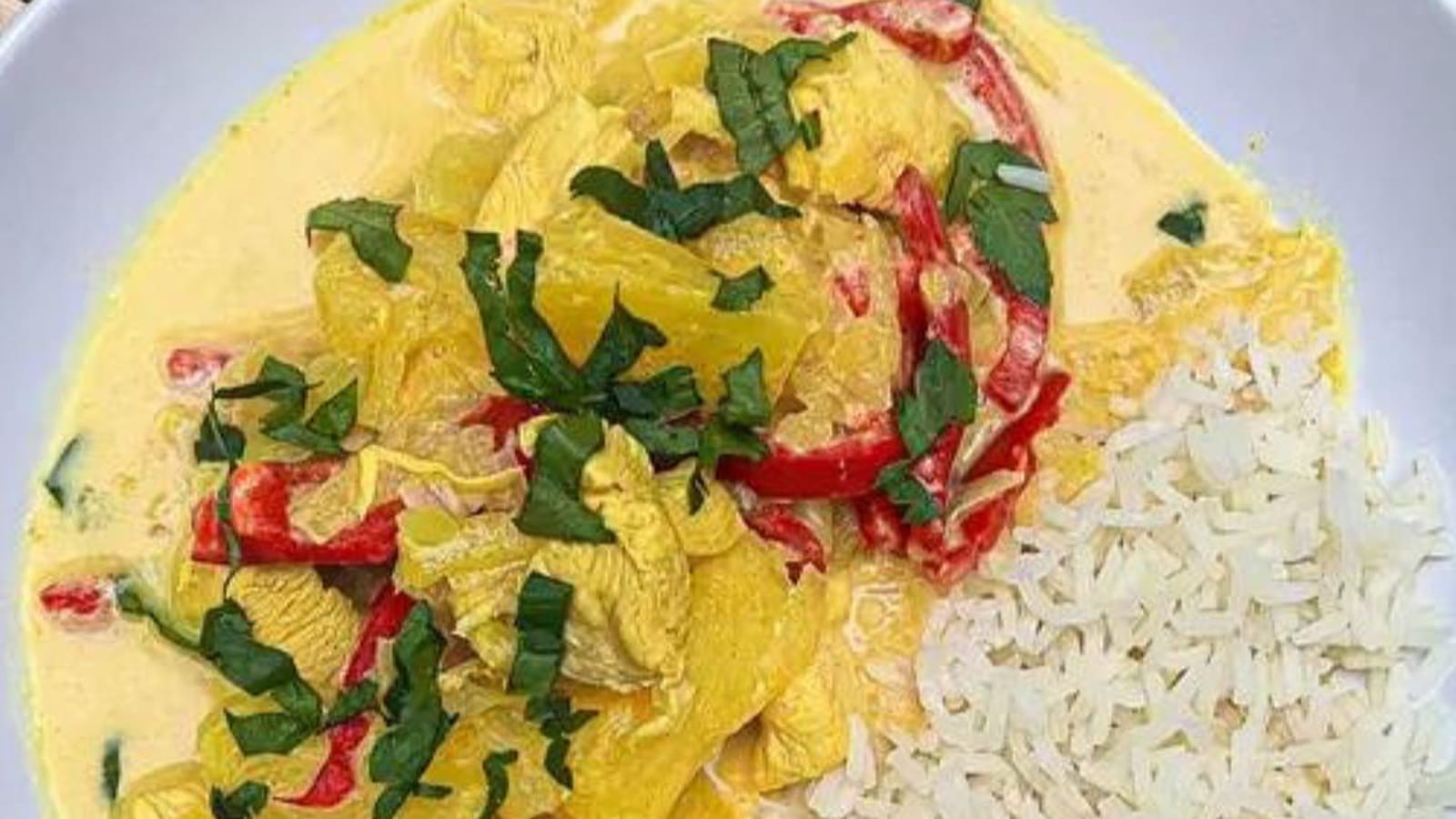 Poulet au lait de coco, gingembre et ananas