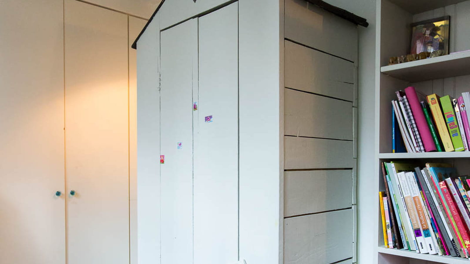 Armoire façon cabine de plage