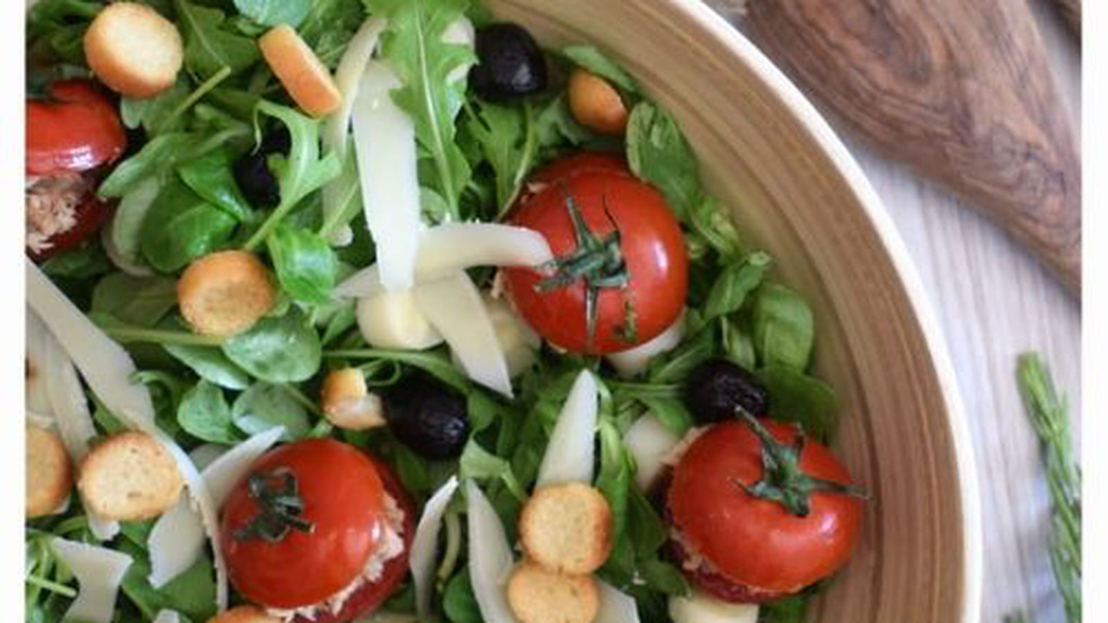 Salade de tomates farcies au thon