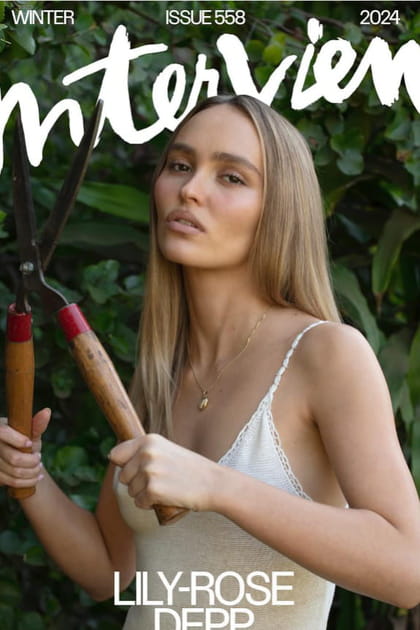 Lily-Rose Depp prouve que les cheveux lisses sont toujours tendance