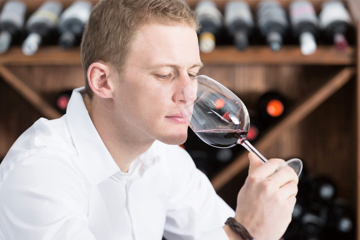 Stuffy nose after a glass of wine? A doctor reveals the origin of this very common phenomenon Stuffy nose after a glass of wine? A doctor reveals the origin of this very common phenomenon