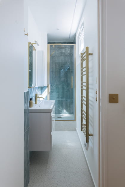 Apr&egrave;s&nbsp;: une salle d'eau minimaliste archi bien pens&eacute;e
